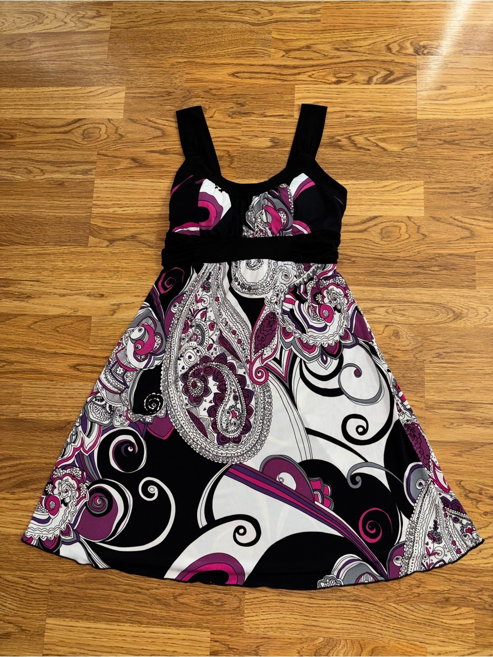 La Belle Dress Women’s Size Medium Paisley Designs Padded Bust Sleeveless EUC